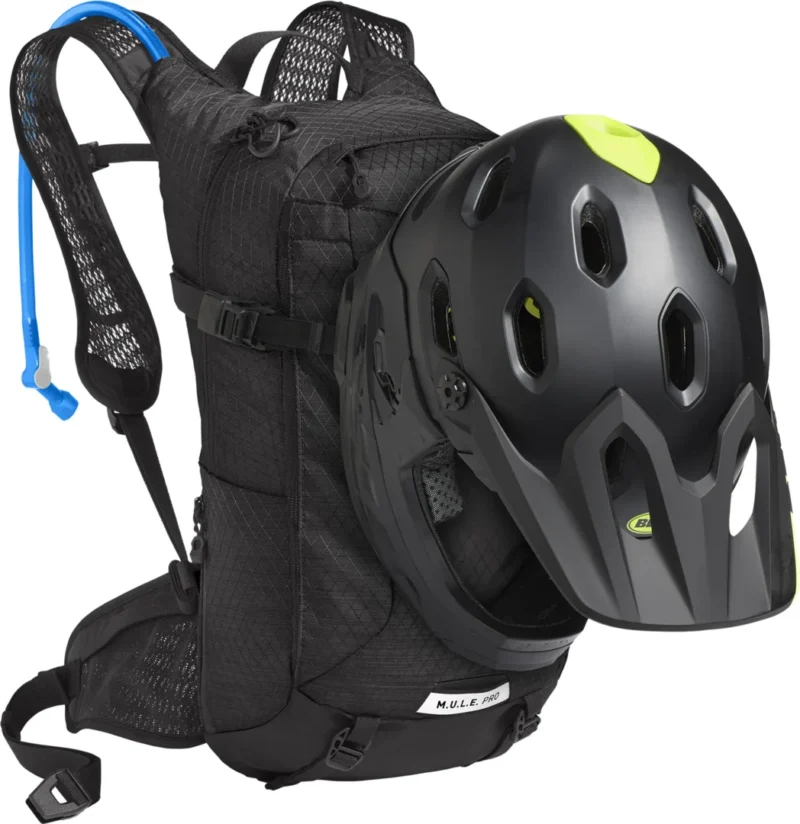 camelbak-women-m-u-l-e-pro-14-rucksack-black-white-schwarz-weiss-5 Women M.U.L.E Pro 14 Rucksack black-white