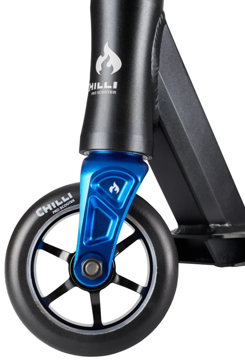 chilli-pro-scooter-chilli-pro-scooter-5000-black-blue-2 Chilli Pro Scooter 5000
