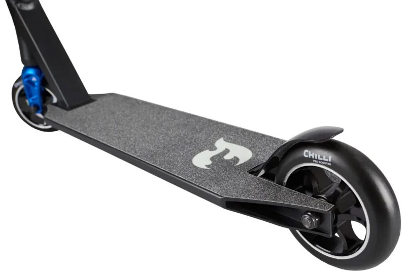 chilli-pro-scooter-chilli-pro-scooter-5000-black-blue-3 Chilli Pro Scooter 5000
