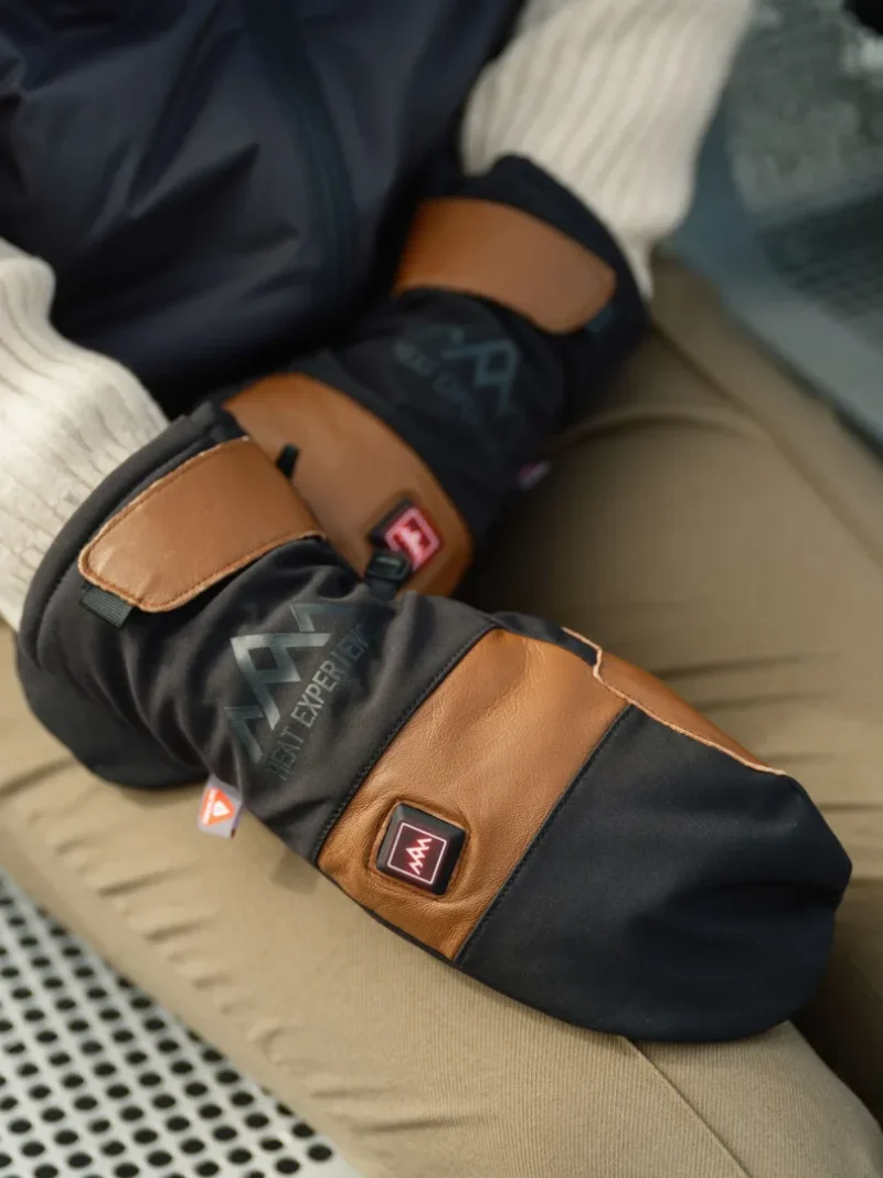 Heated Outdoor Mittens brown/black