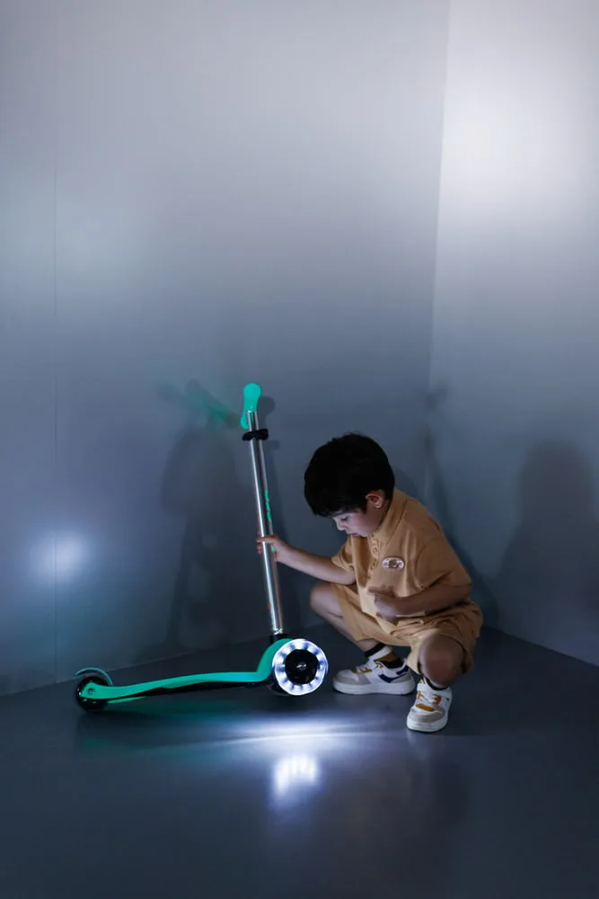 micro-scooter-maxi-micro-deluxe-glow-led-jelly-green-5-1 Micro scooter maxi micro deluxe glow led jelly green 5