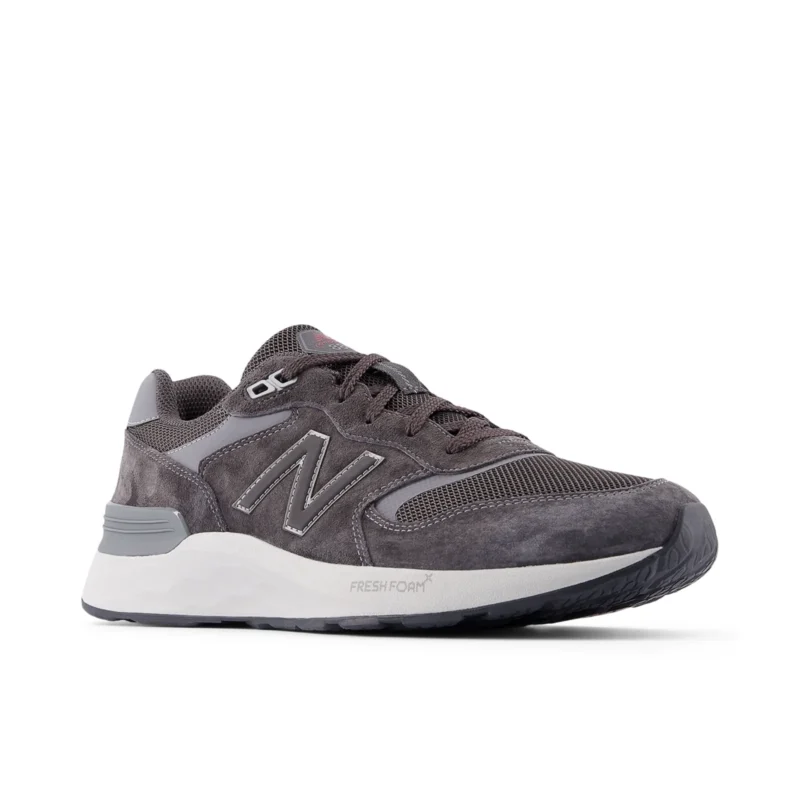 M 880 Walking v7