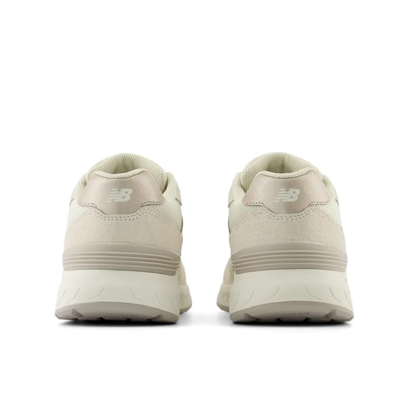 W 880 Walking v6