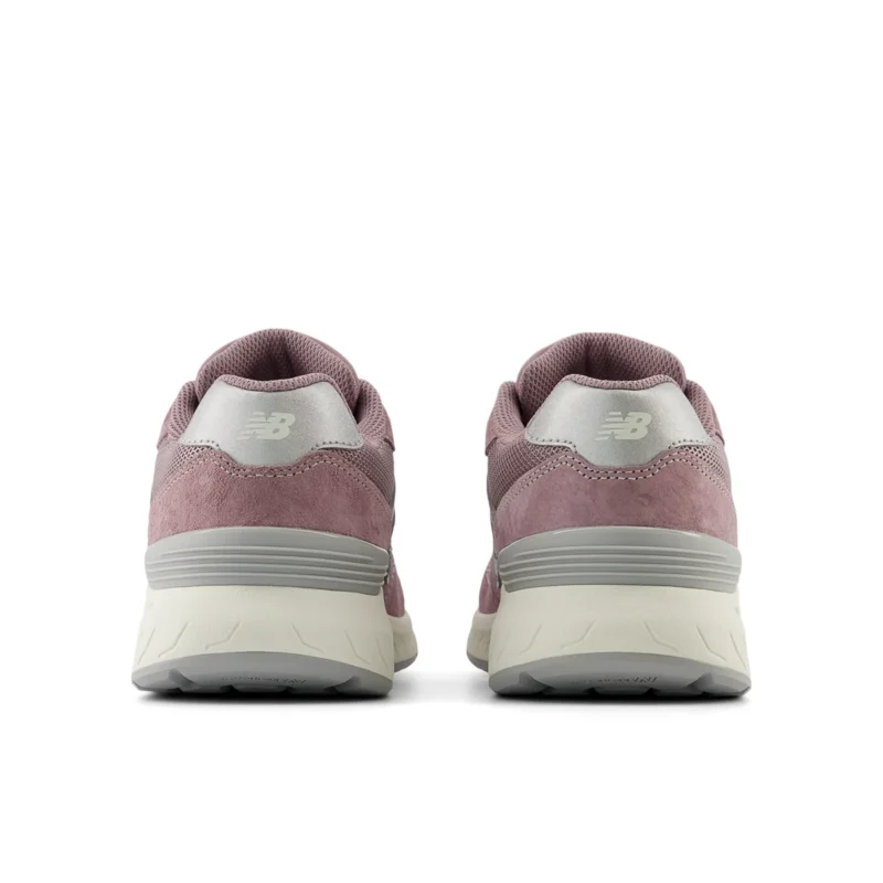 W 880 Walking v6