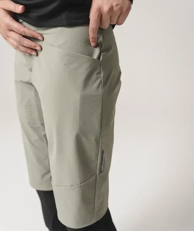 SEQUENCE TRAIL SHORTS W