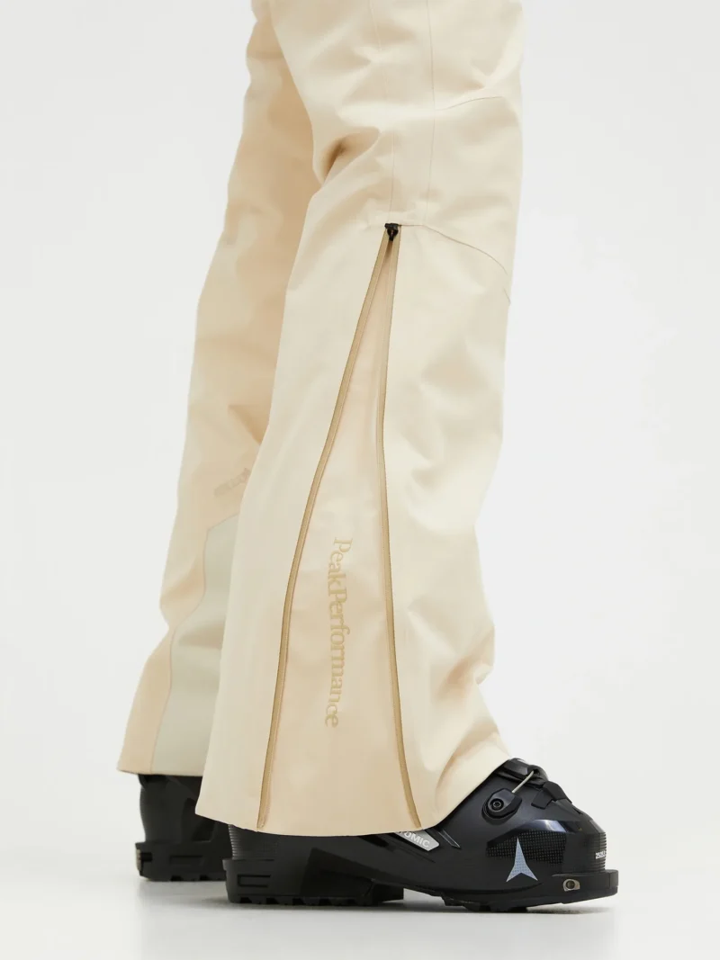 peak-performance-whitelight-insulated-pant-women-sand-fog-4 Whitelight Insulated Pant Women