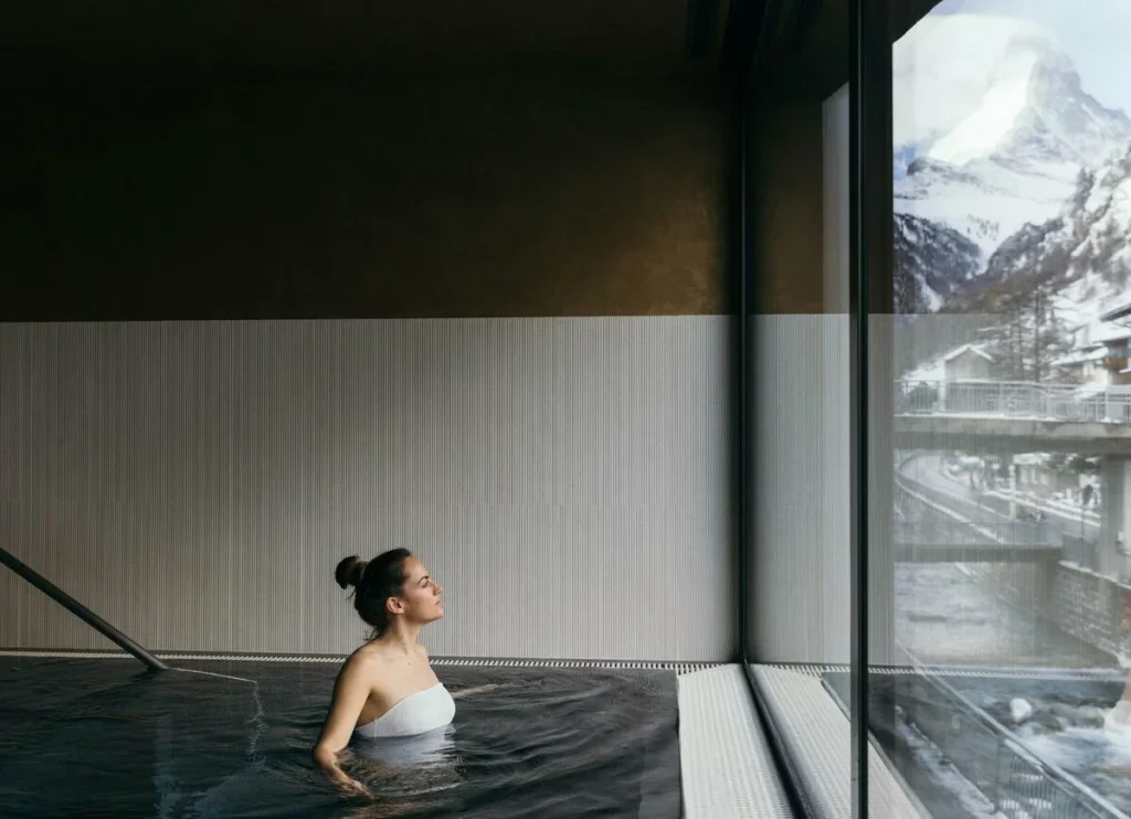Skitest zermatt pool mit blick aufs matterhorn achermann sport