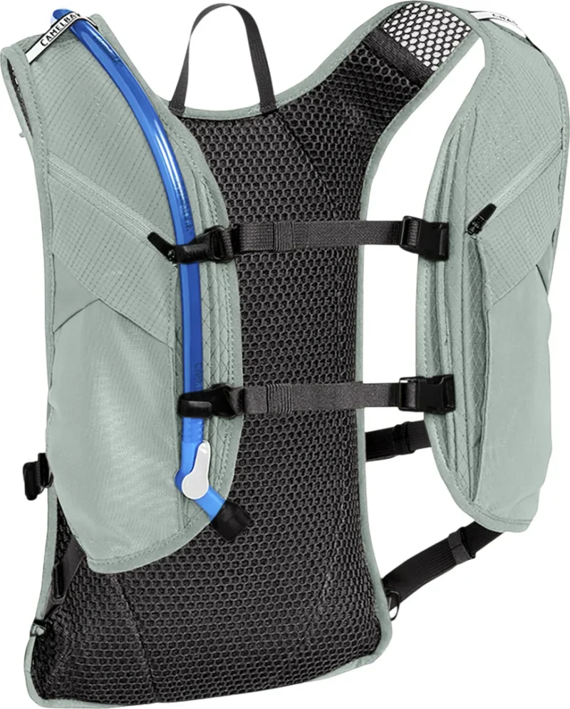 camelbak-chase-adventure-8-vest-silver-mist-hellblau-silber-3 Camelbak chase adventure 8 vest silver mist hellblau silber