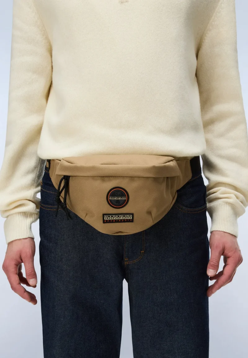 napapijri-voyage-huefttasche-2-5l-beige-4 Napapijri voyage huefttasche 2 5l beige