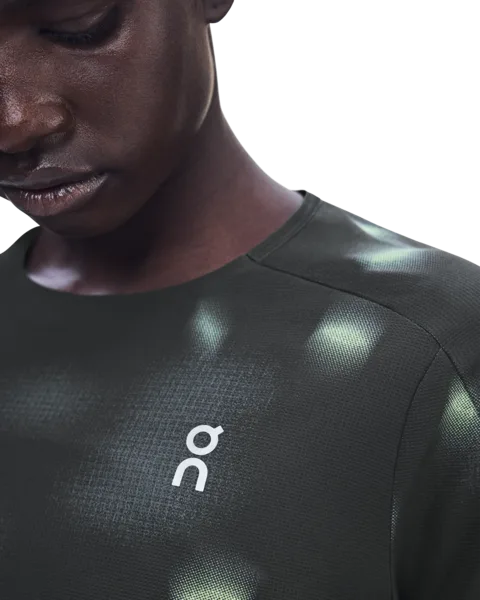 on-performance-long-t-lumos-black-4 On performance long t lumos black