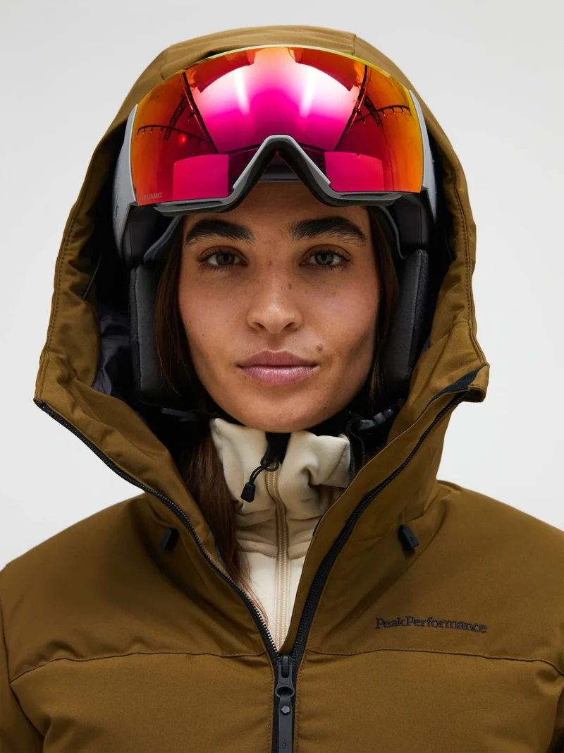 peak-performance-w-shred-down-jacket-meadow-moss-8 Peak performance w shred down jacket meadow moss